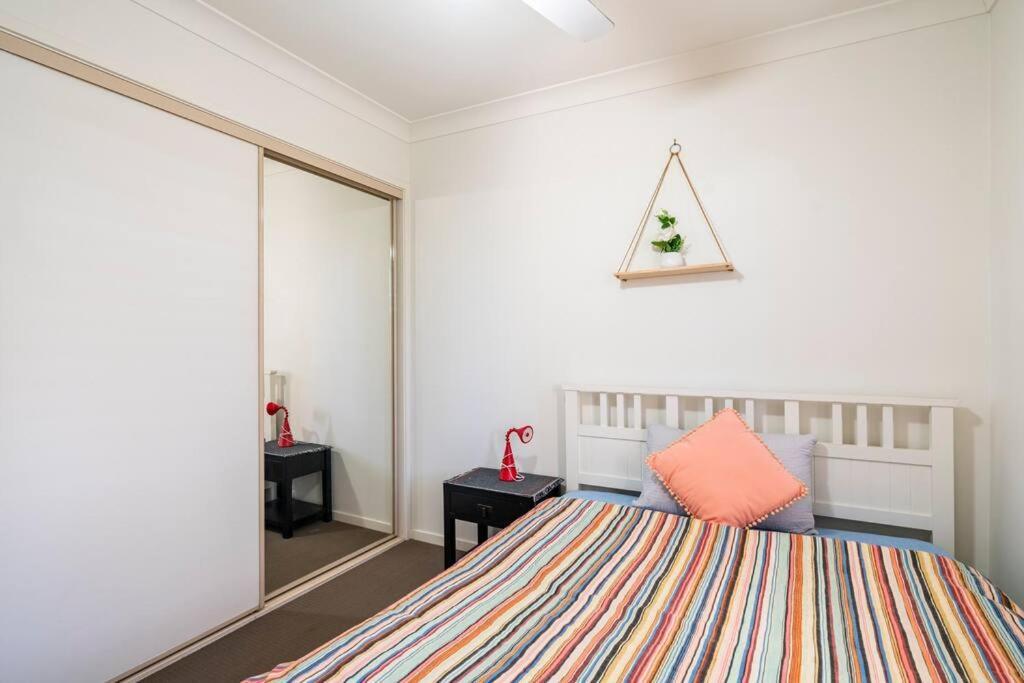 Room With Separate Bath In Shared Homestay Redcliffe Buitenkant foto